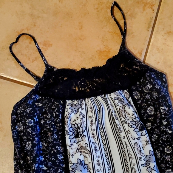 Flowy Tanktop - Picture 2 of 3